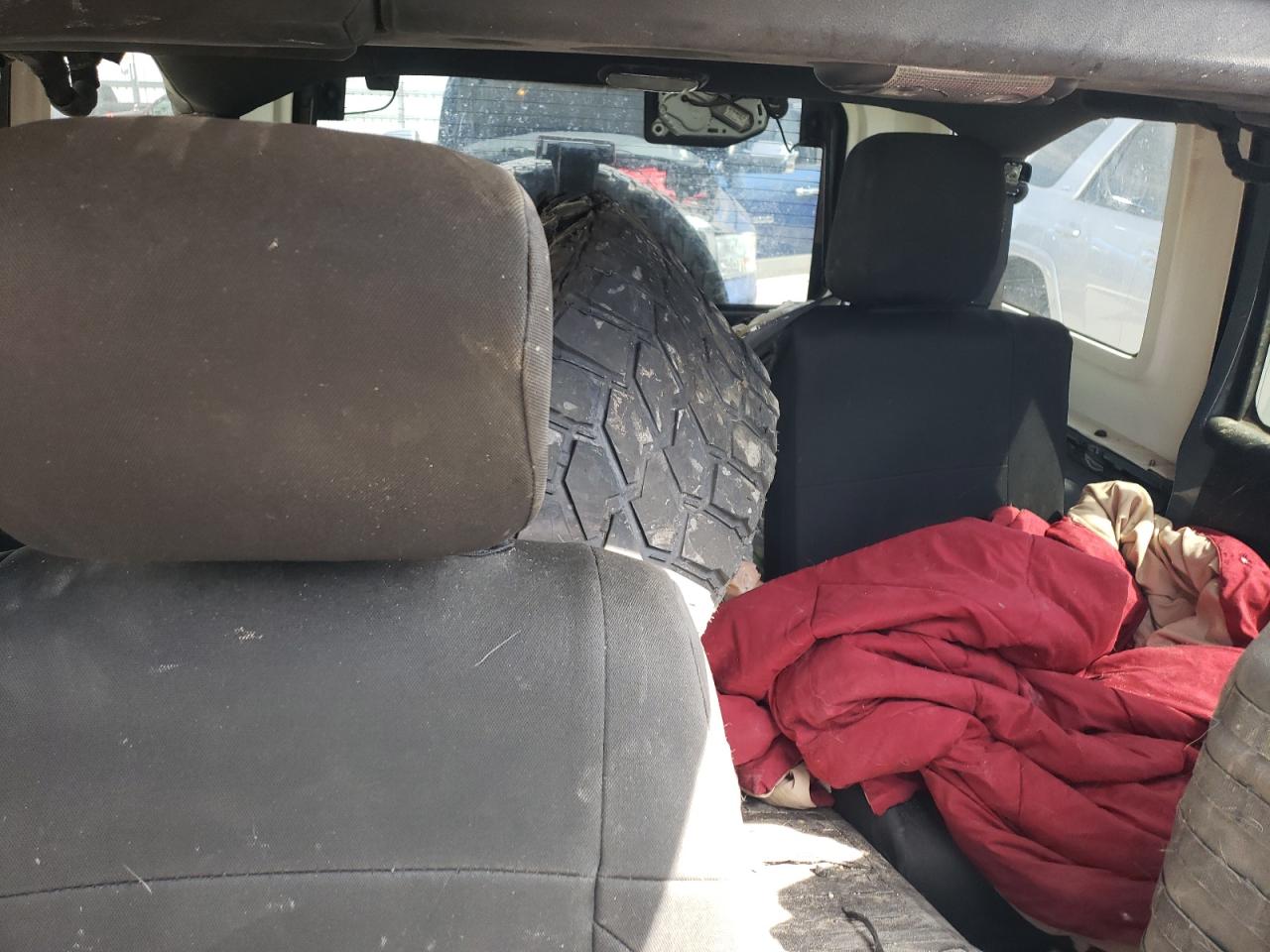 1C4BJWDG7FL683614 2015 Jeep Wrangler Unlimited Sport