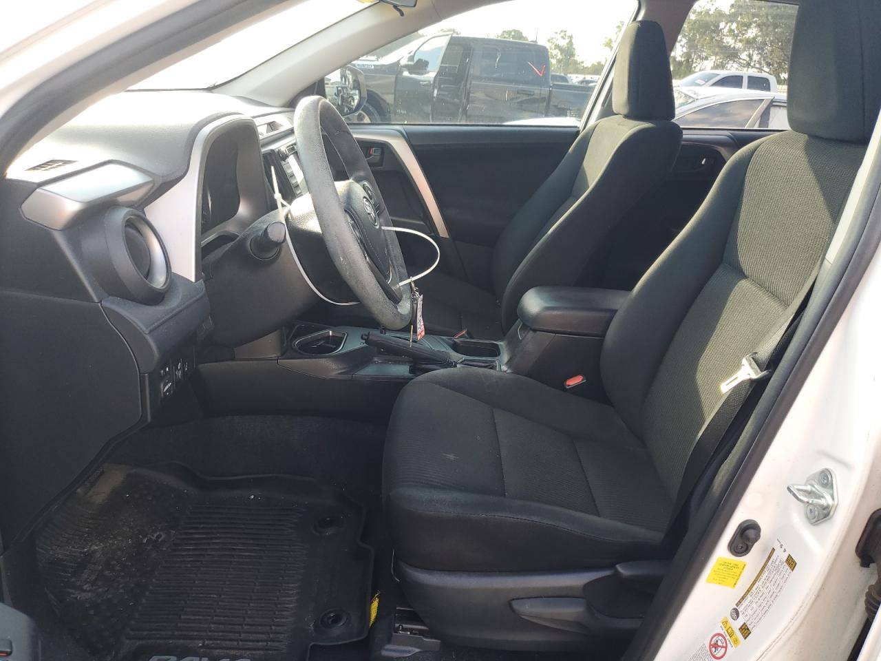 JTMZFREV3HD104498 2017 Toyota Rav4 Le