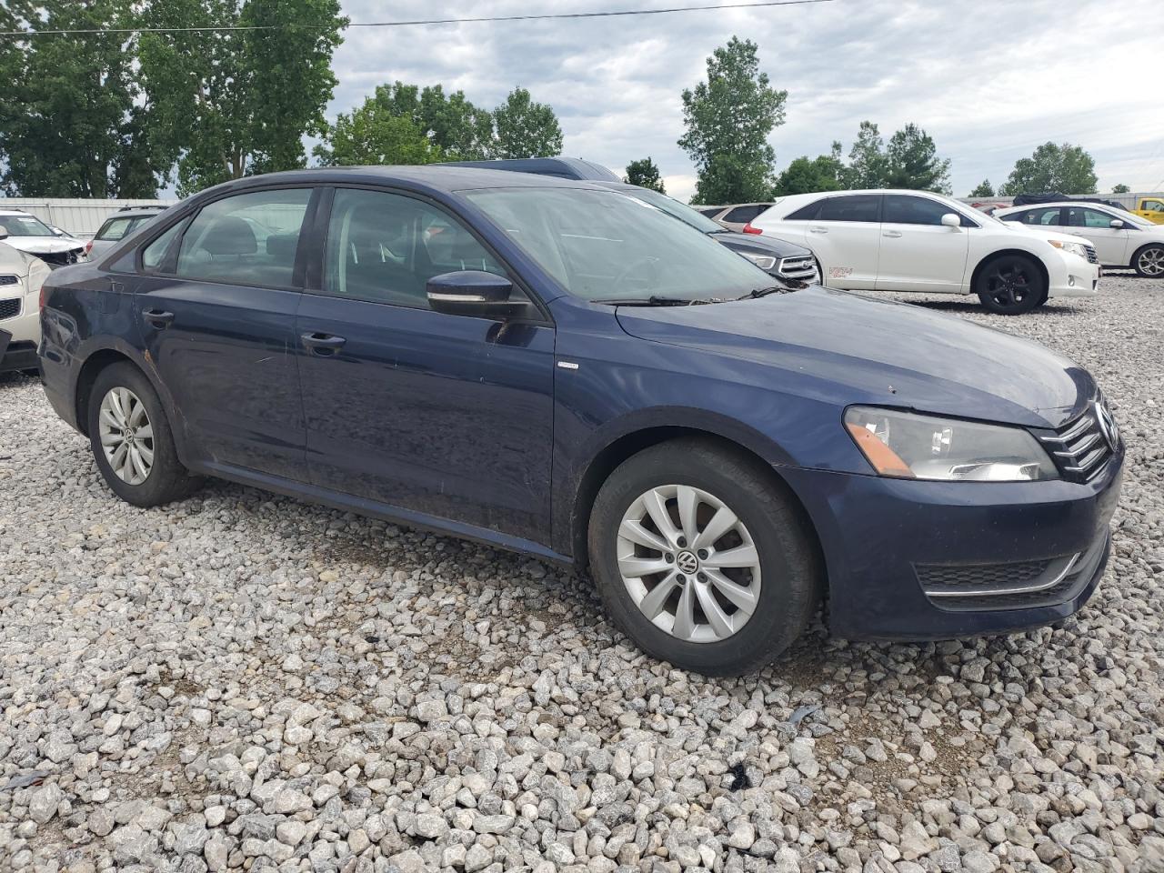 2015 Volkswagen Passat S vin: 1VWAT7A39FC102236