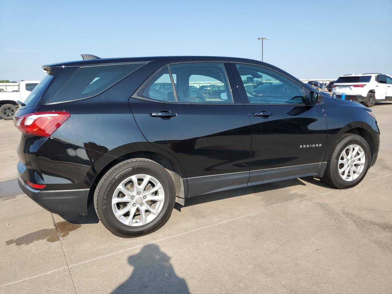 2GNAXHEV9J6322378 2018 Chevrolet Equinox Ls