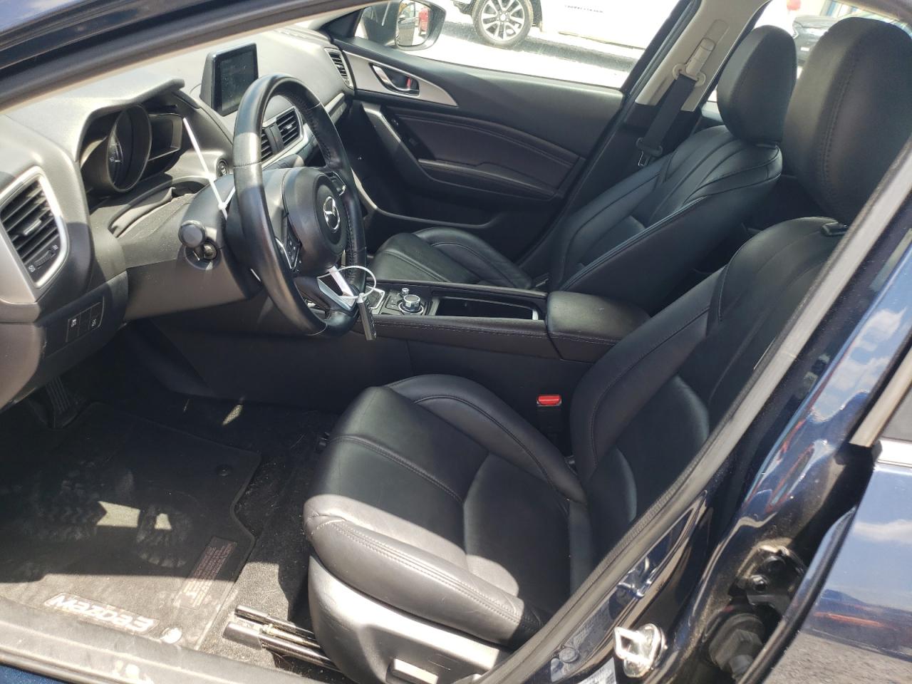 3MZBN1V38JM264792 2018 Mazda 3 Touring