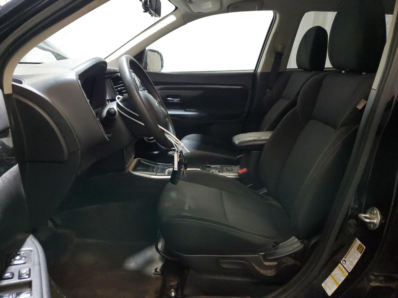 JA4AZ3A3XKZ051843 2019 Mitsubishi Outlander Se