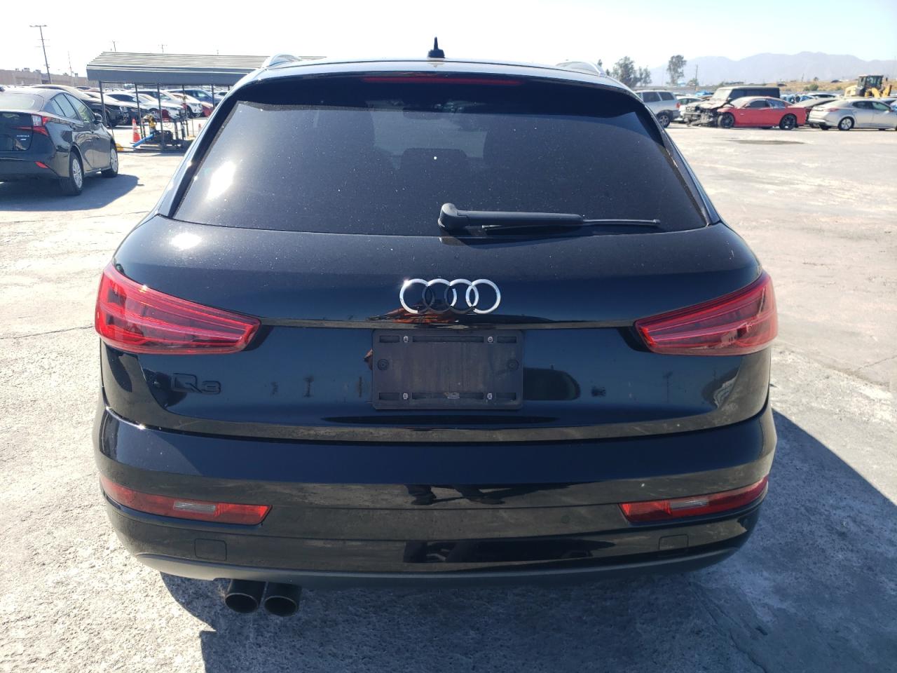 WA1BCCFS2JR014192 2018 Audi Q3 Premium