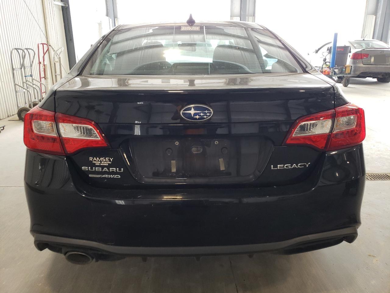 4S3BNAF66J3013962 2018 Subaru Legacy 2.5I Premium