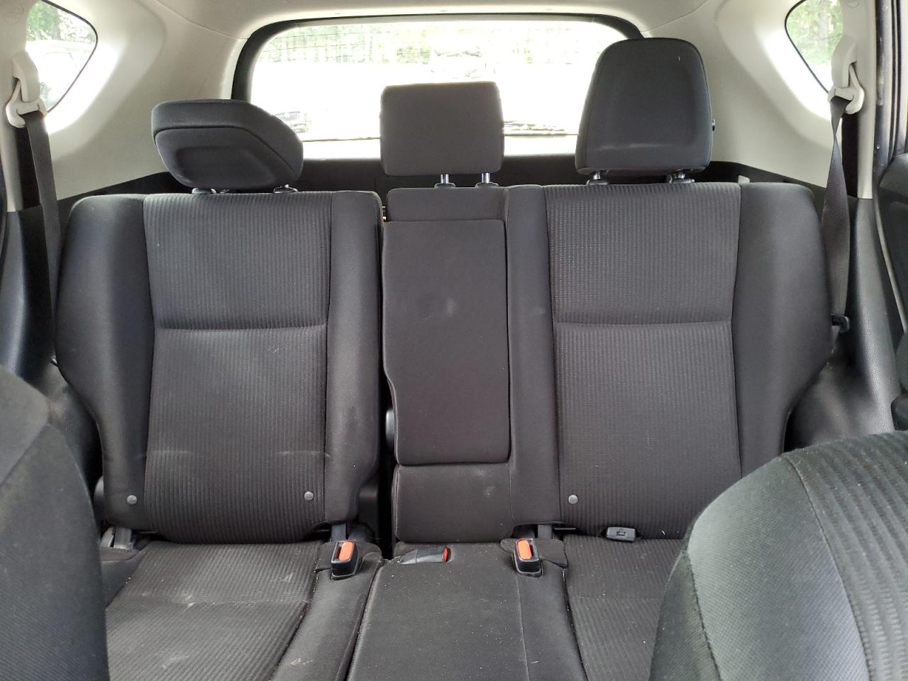 JTMBFREV2HJ143537 2017 Toyota Rav4 Le