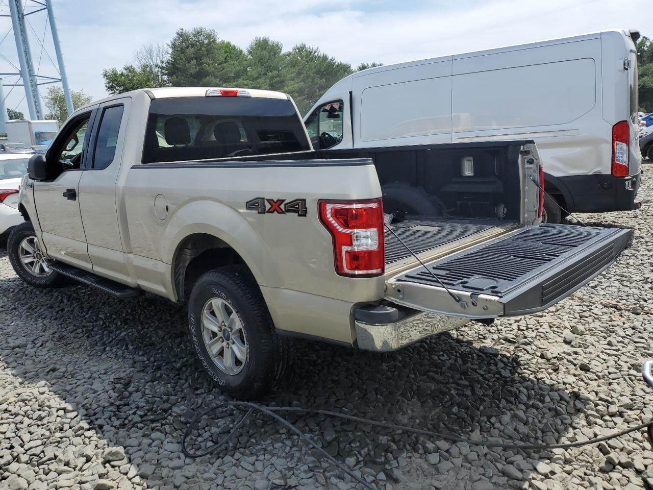 2018 Ford F150 Super Cab vin: 1FTFX1E57JFE34284