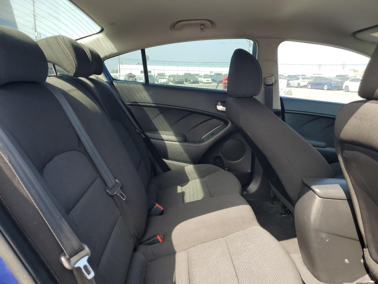 3KPFK4A76HE158904 2017 Kia Forte Lx