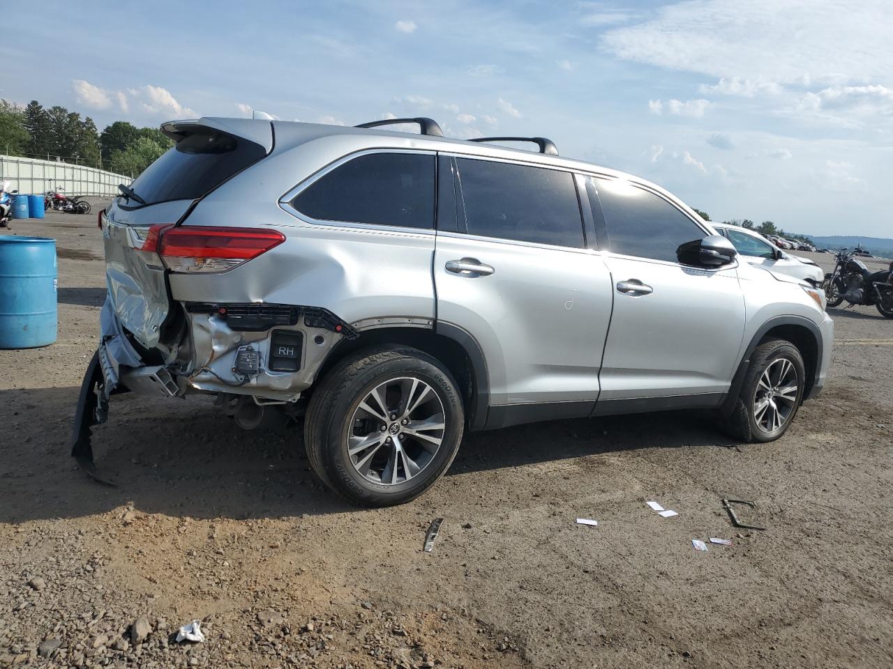 5TDBZRFH3KS934427 2019 Toyota Highlander Le