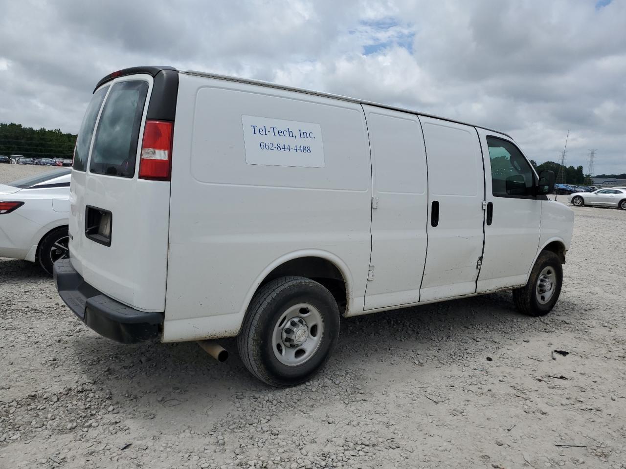 1GCWGAFPXJ1281302 2018 Chevrolet Express G2500