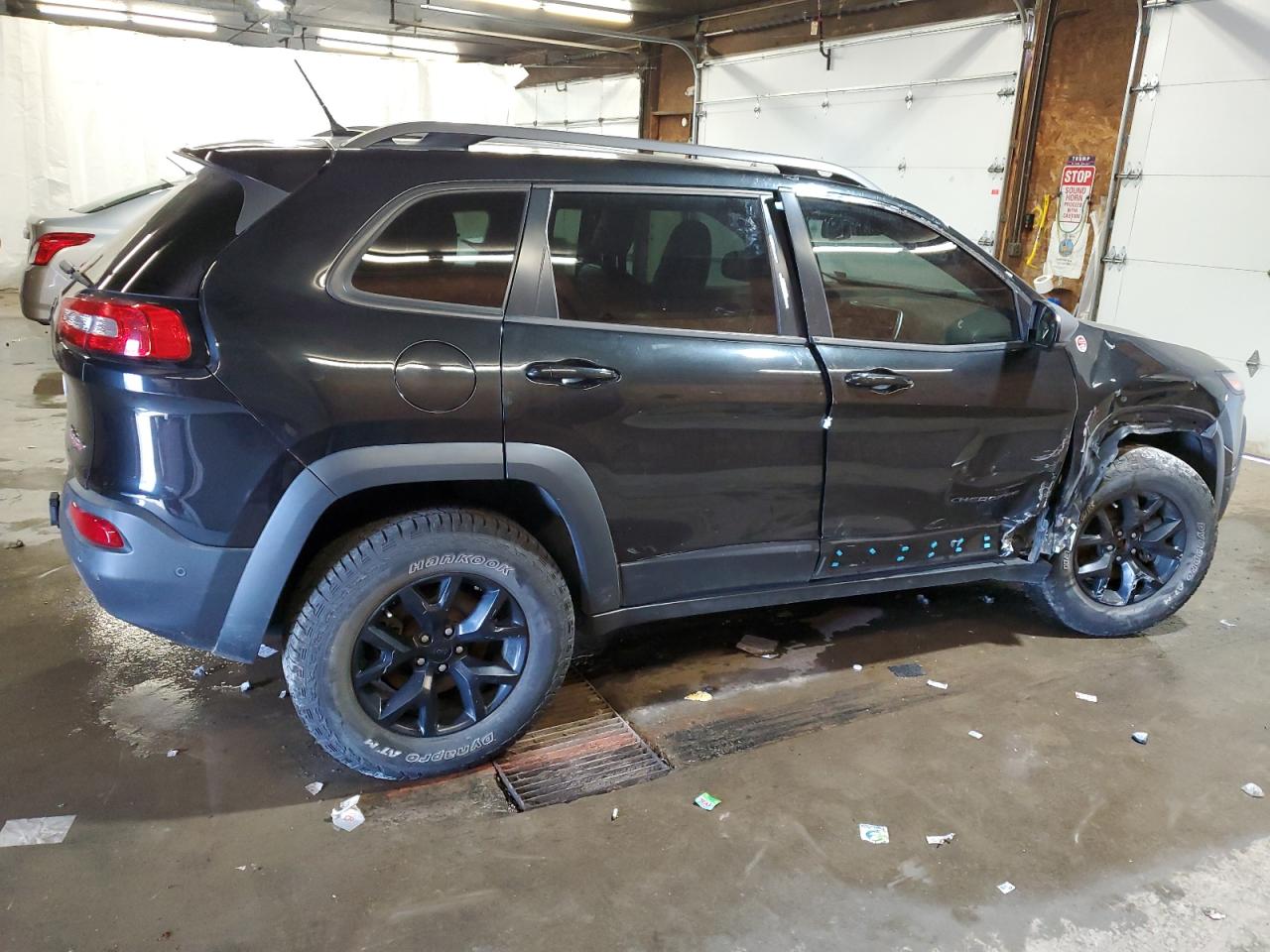 1C4PJMBS2EW237742 2014 Jeep Cherokee Trailhawk