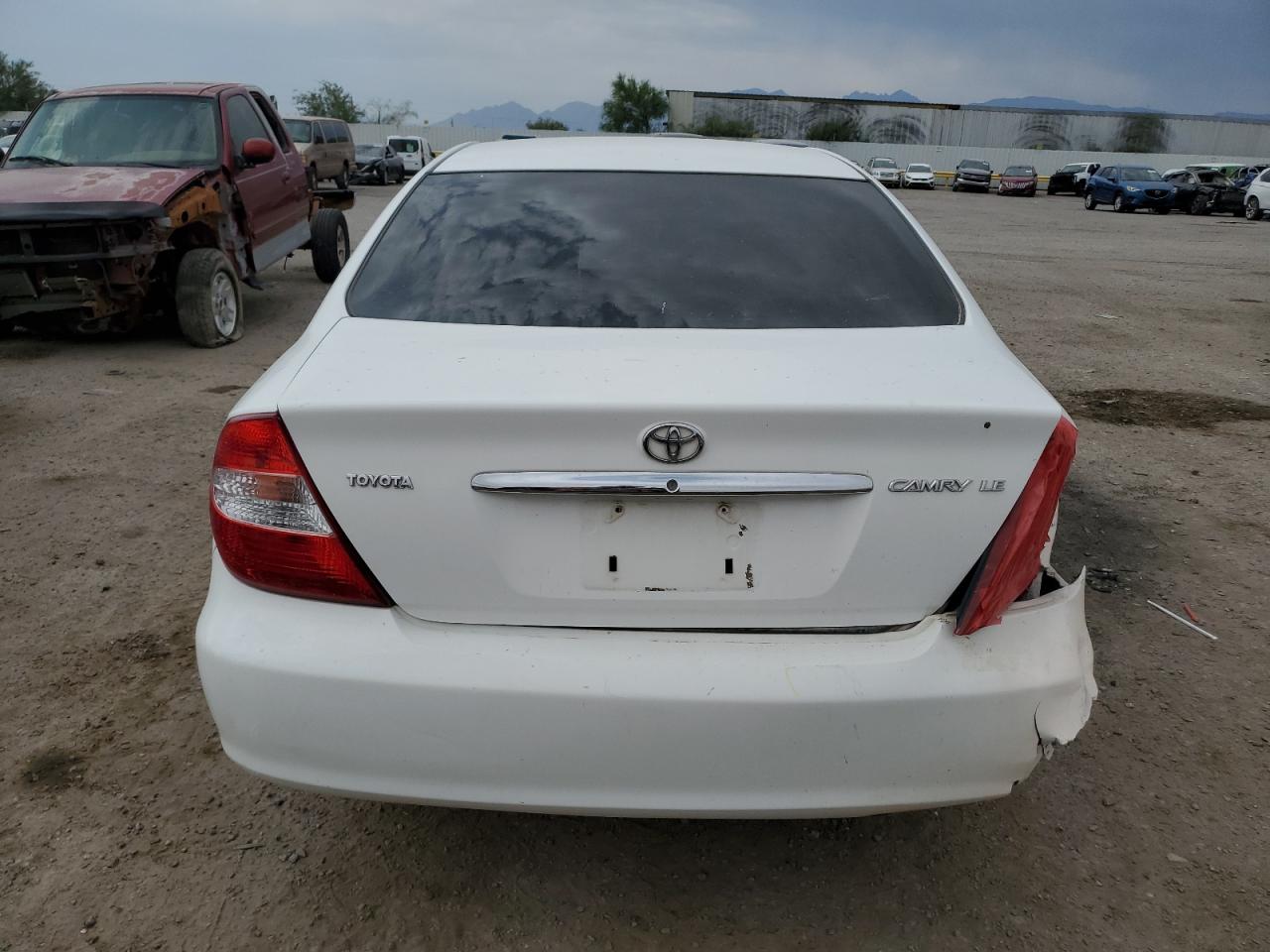 JTDBE32K640275193 2004 Toyota Camry Le