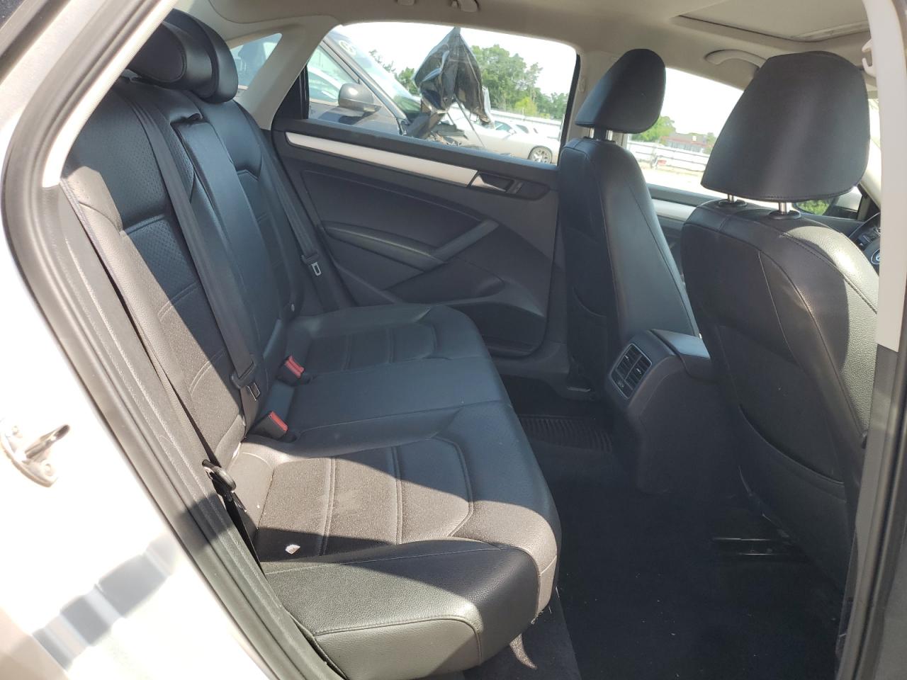 1VWBP7A33DC091398 2013 Volkswagen Passat Se