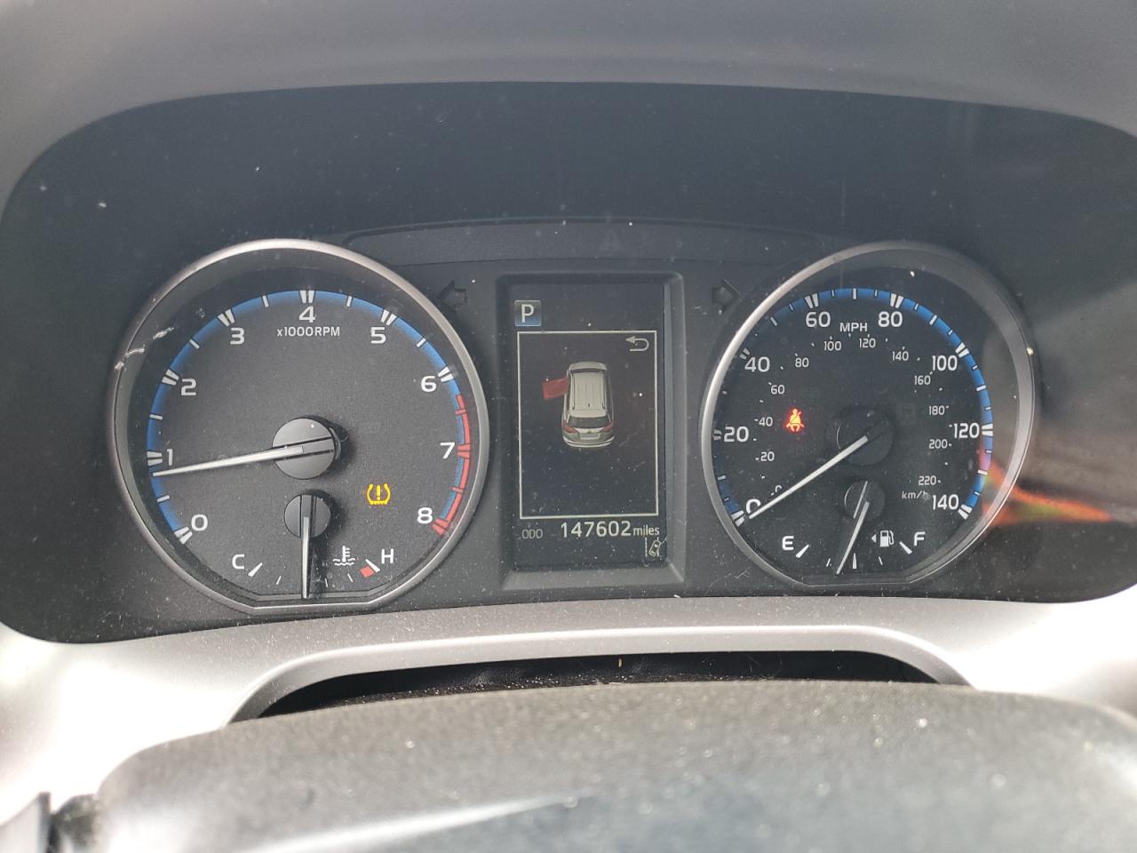 JTMBFREV3HJ111597 2017 Toyota Rav4 Le