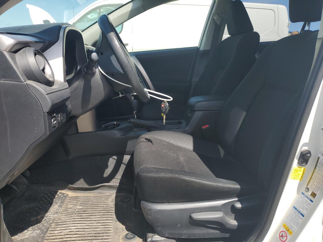 JTMBFREV6HJ706461 2017 Toyota Rav4 Le