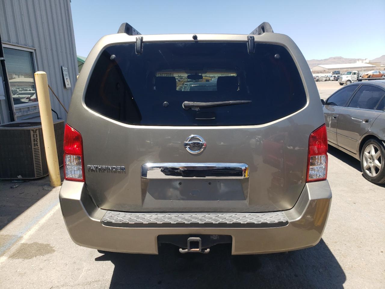 5N1AR18W26C642960 2006 Nissan Pathfinder Le