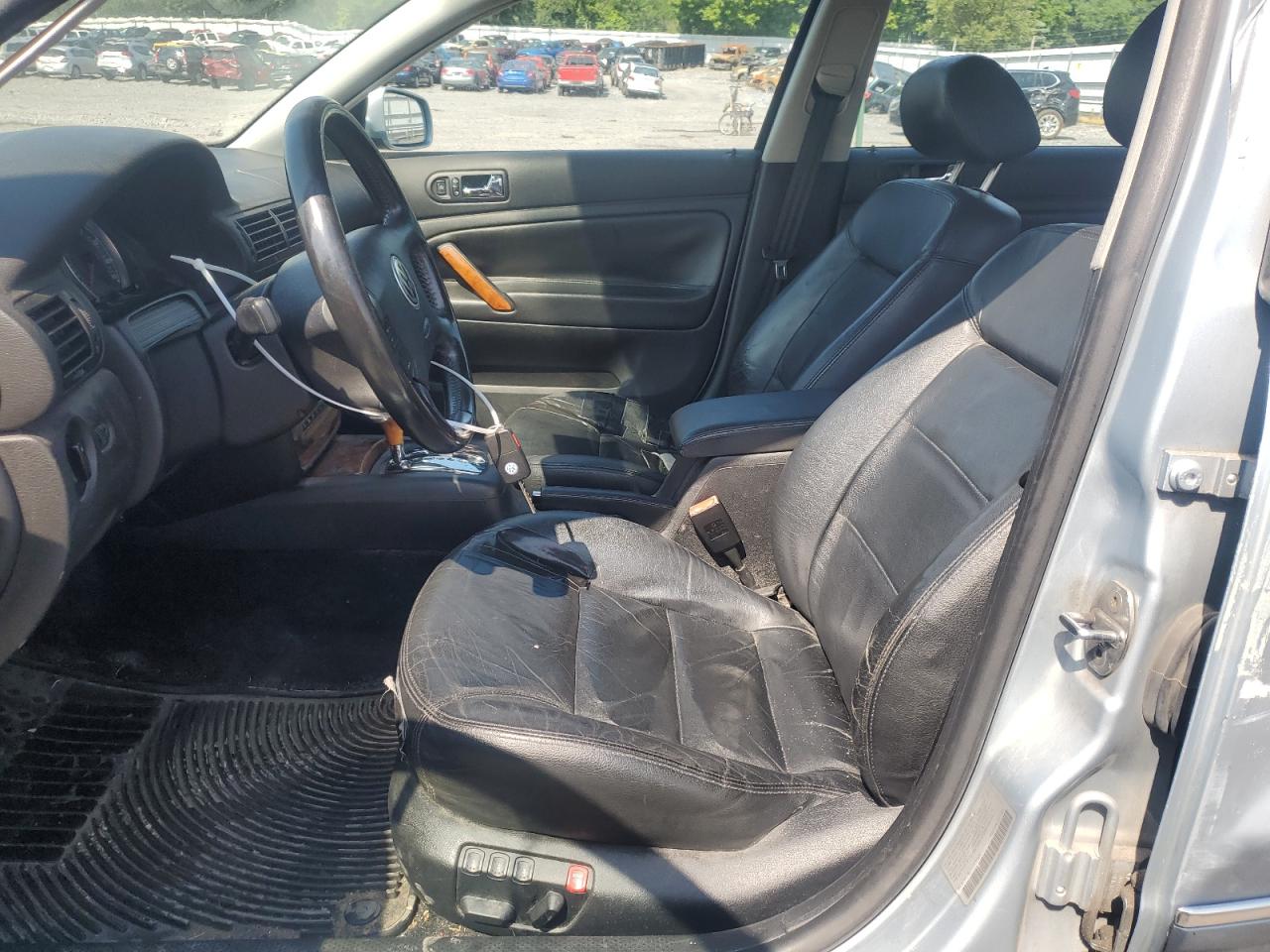 WVWTH63B11P297049 2001 Volkswagen Passat Glx 4Motion