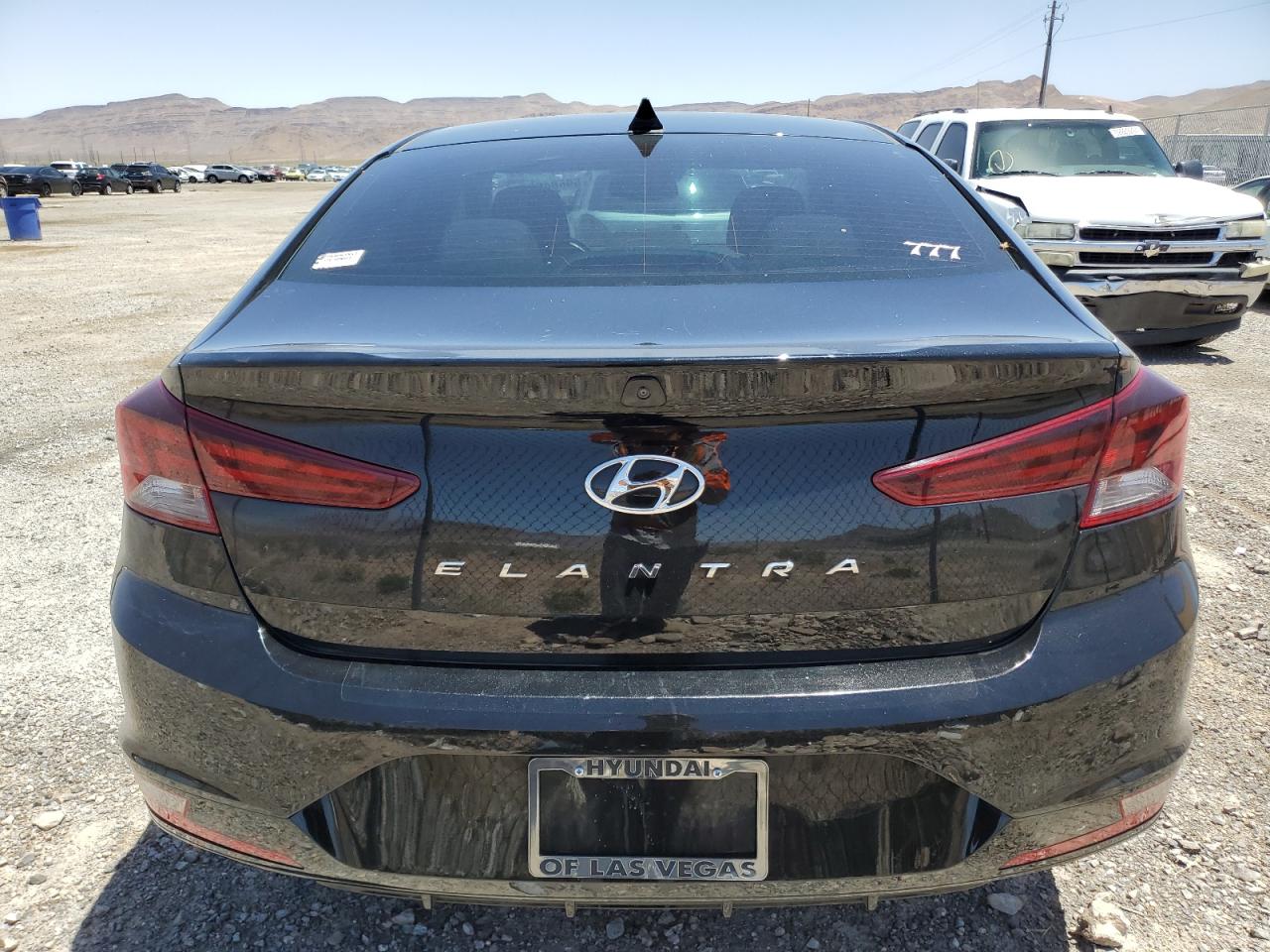 2020 Hyundai Elantra Sel vin: KMHD84LF2LU070416