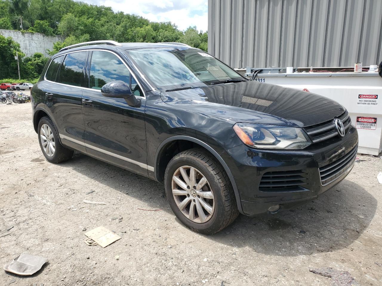 WVGFF9BPXBD004491 2011 Volkswagen Touareg V6