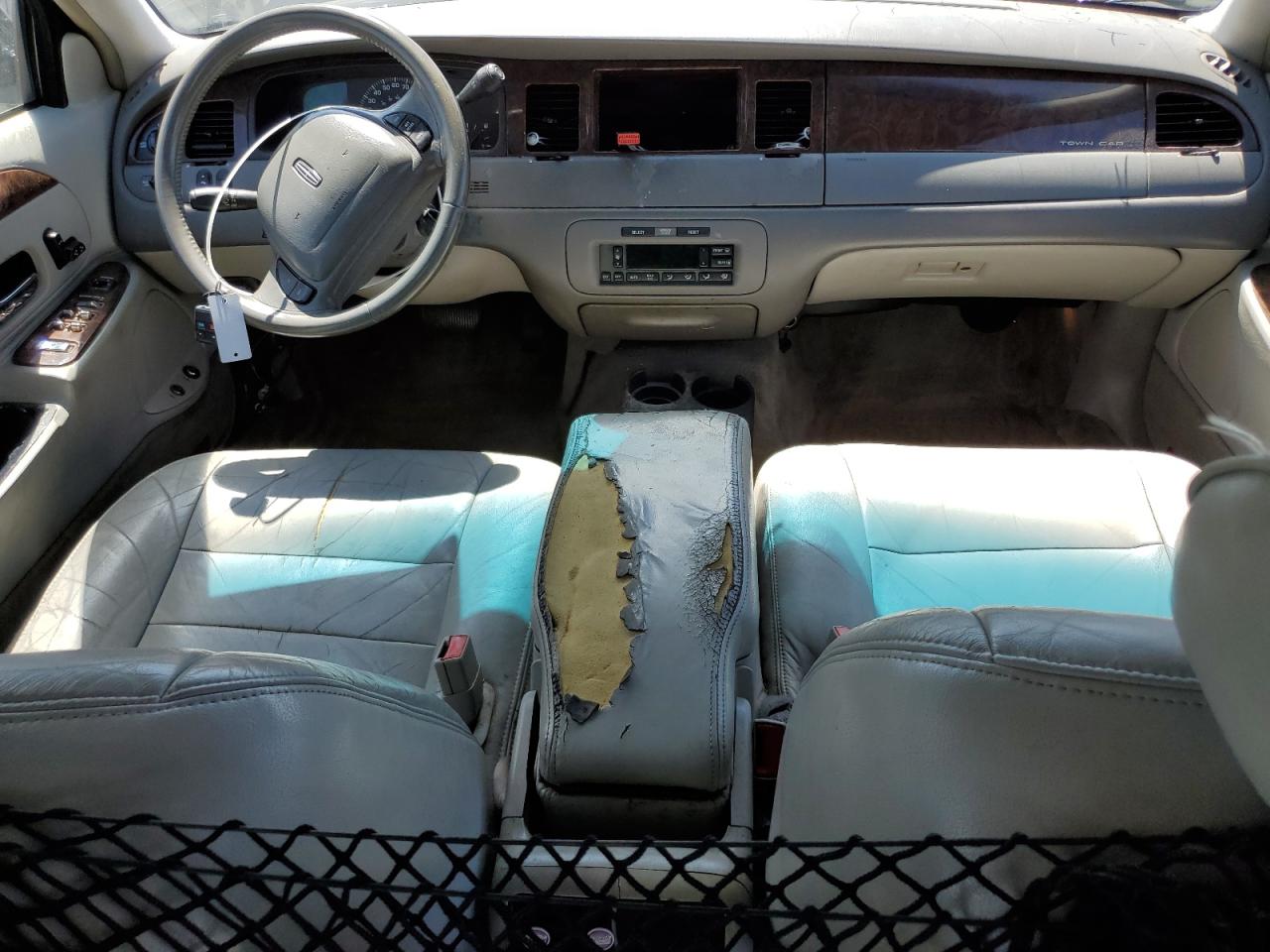 1LNHM81W71Y672824 2001 Lincoln Town Car Executive