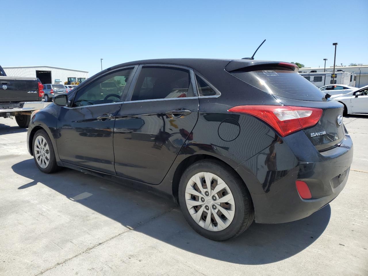 2017 Hyundai Elantra Gt vin: KMHD35LHXHU379628