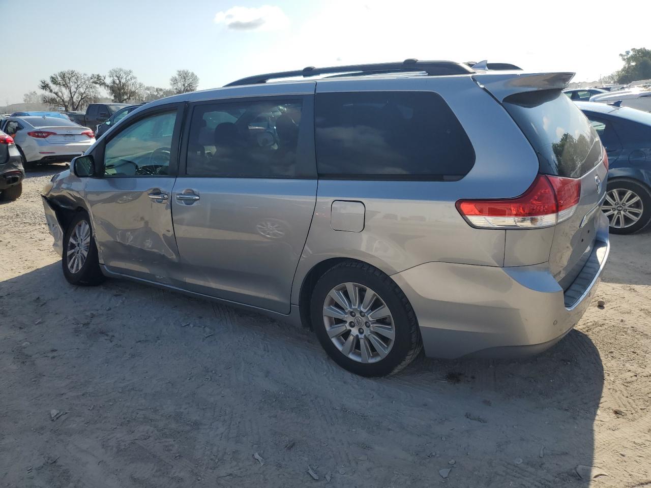 5TDYK3DC5BS005634 2011 Toyota Sienna Xle