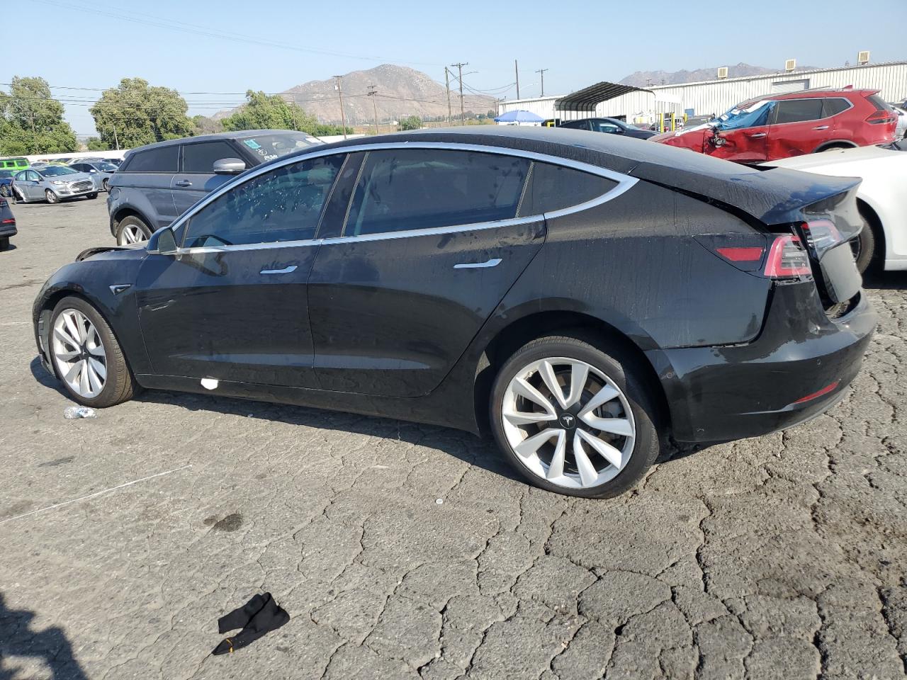 2018 Tesla Model 3 vin: 5YJ3E1EA1JF122679