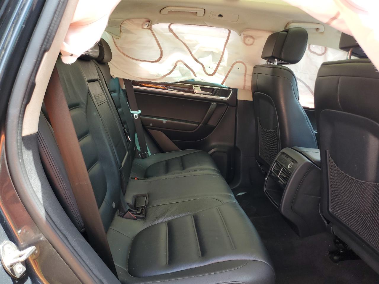 WVGEF9BP1GD001868 2016 Volkswagen Touareg Sport