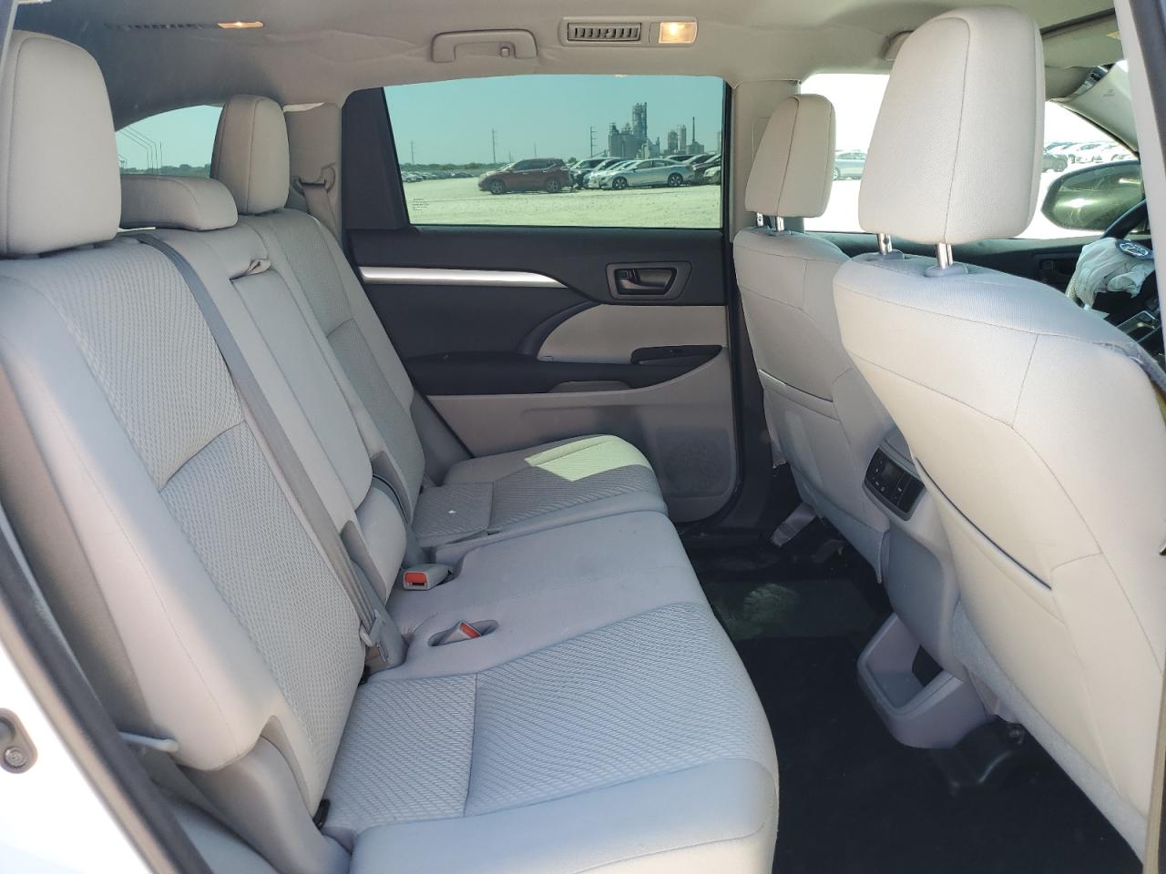 5TDZARFH8HS026814 2017 Toyota Highlander Le