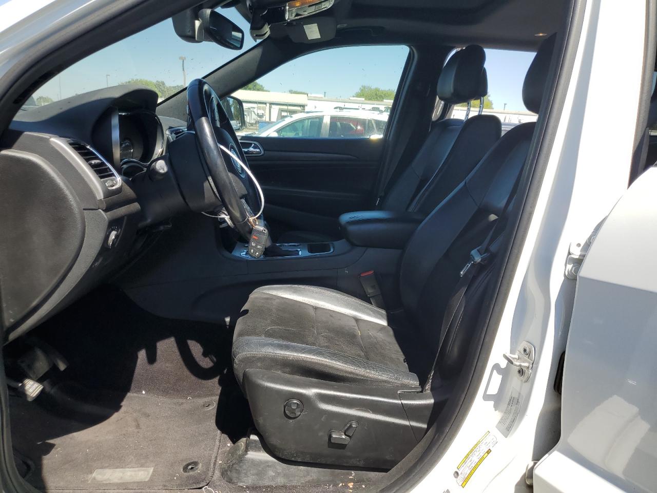 1C4RJFAG3HC767063 2017 Jeep Grand Cherokee Laredo