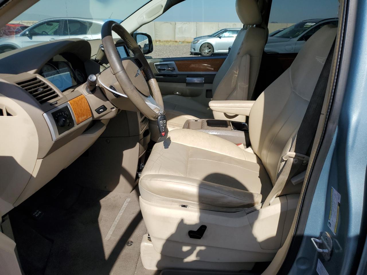 2A8HR64X08R663176 2008 Chrysler Town & Country Limited