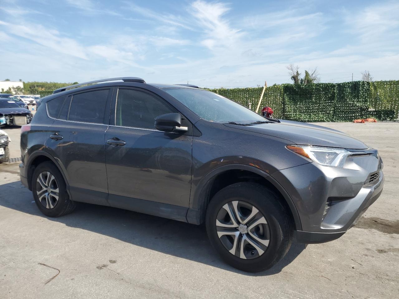 JTMZFREV5HJ105766 2017 Toyota Rav4 Le