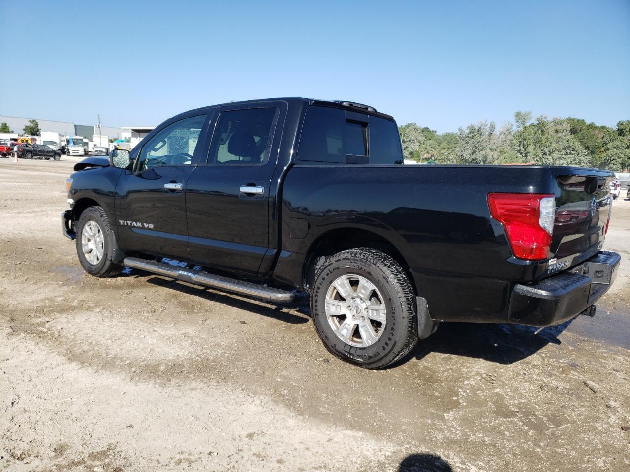 1N6AA1E64JN528582 2018 Nissan Titan Sv