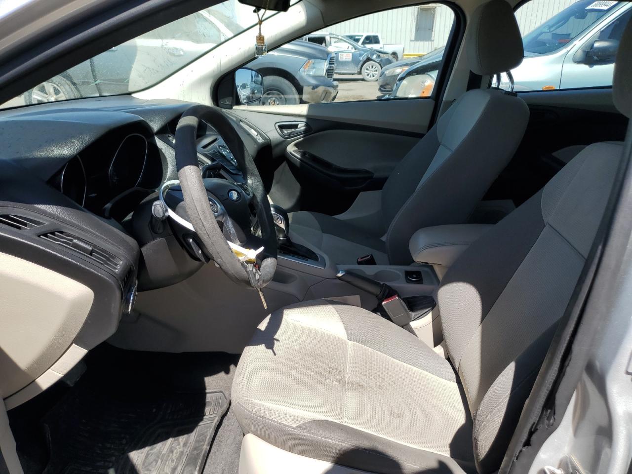 1FAHP3F25CL347406 2012 Ford Focus Se