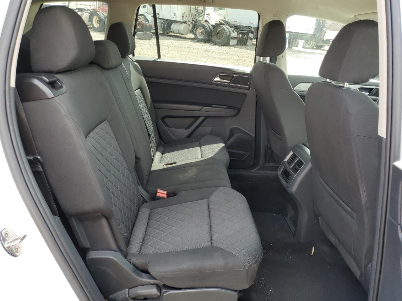 1V2AP2CA2KC615228 2019 Volkswagen Atlas S