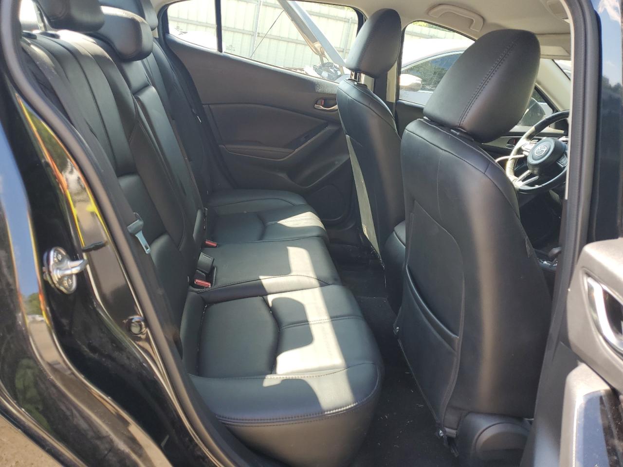 3MZBN1V36JM210505 2018 Mazda 3 Touring