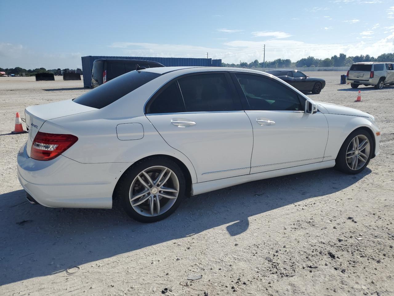 2014 Mercedes-Benz C 300 4Matic vin: WDDGF8AB6EA953105