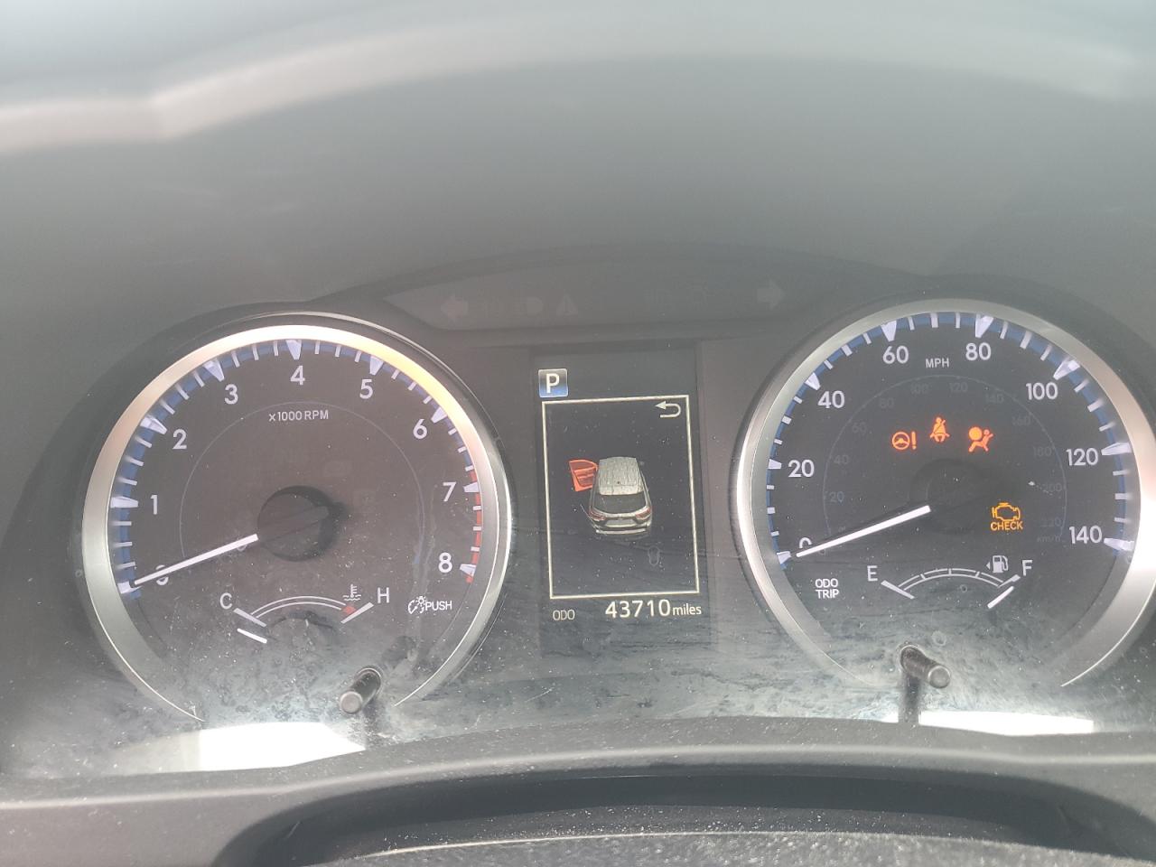 5TDBZRFH2JS856687 2018 Toyota Highlander Le