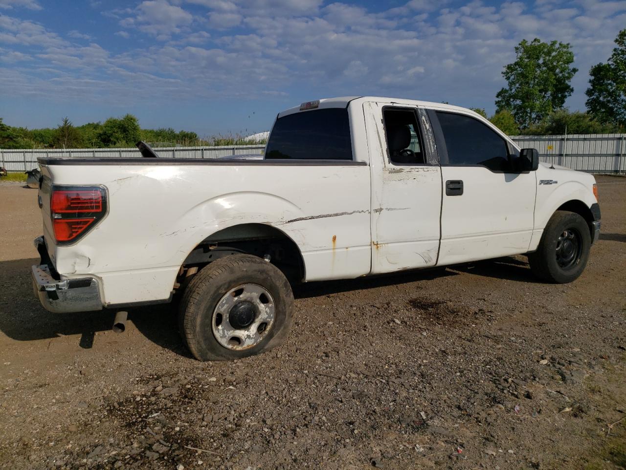 2014 Ford F150 Super Cab vin: 1FTEX1CM3EFA26327