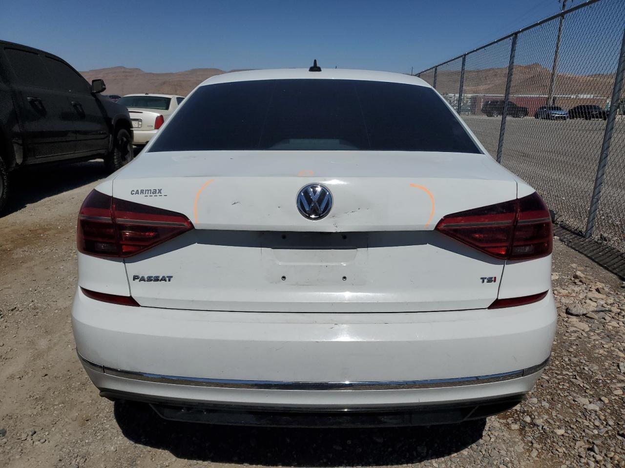 1VWAA7A32JC010075 2018 Volkswagen Passat S