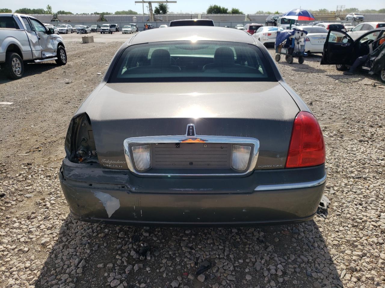 1LNHM81W53Y639081 2003 Lincoln Town Car Executive