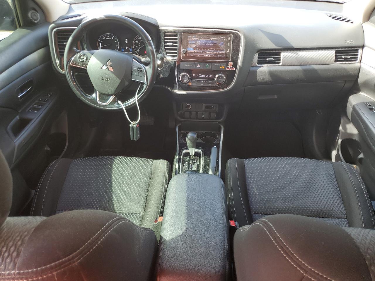 JA4AD3A35HZ047268 2017 Mitsubishi Outlander Se