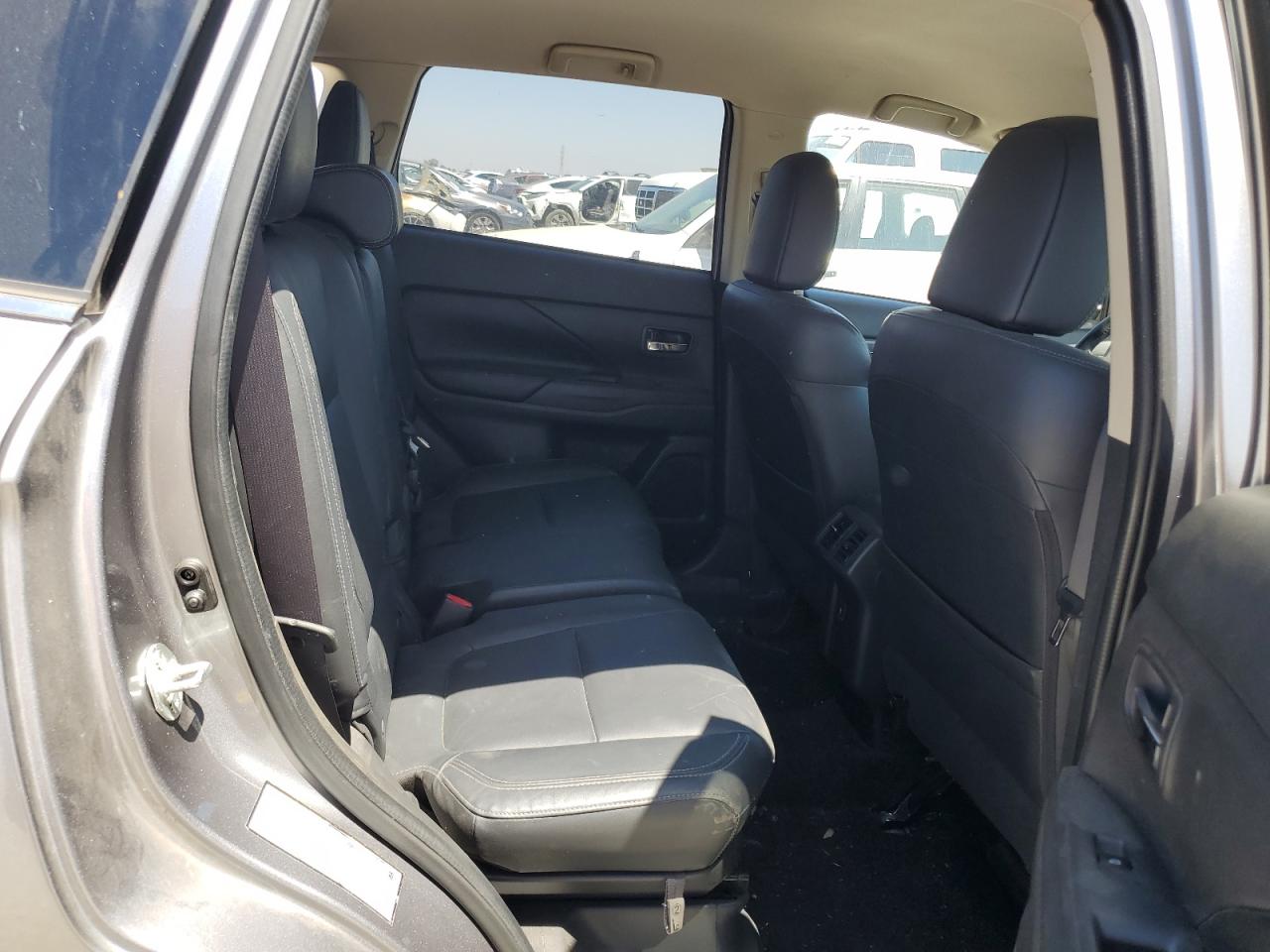 JA4AZ3A35KZ041415 2019 Mitsubishi Outlander Se