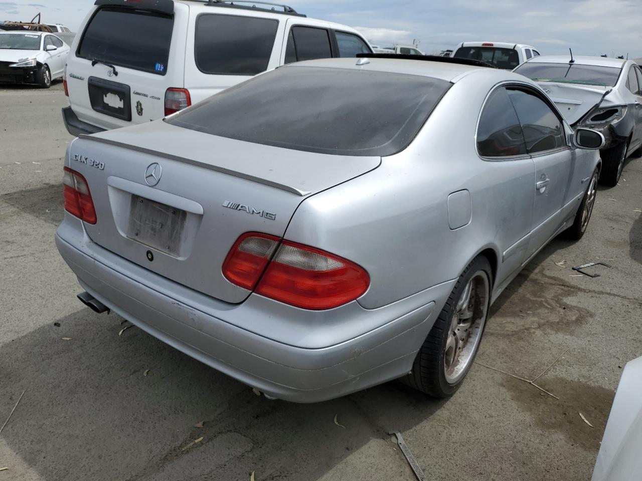 WDBLJ65G52T103563 2002 Mercedes-Benz Clk 320