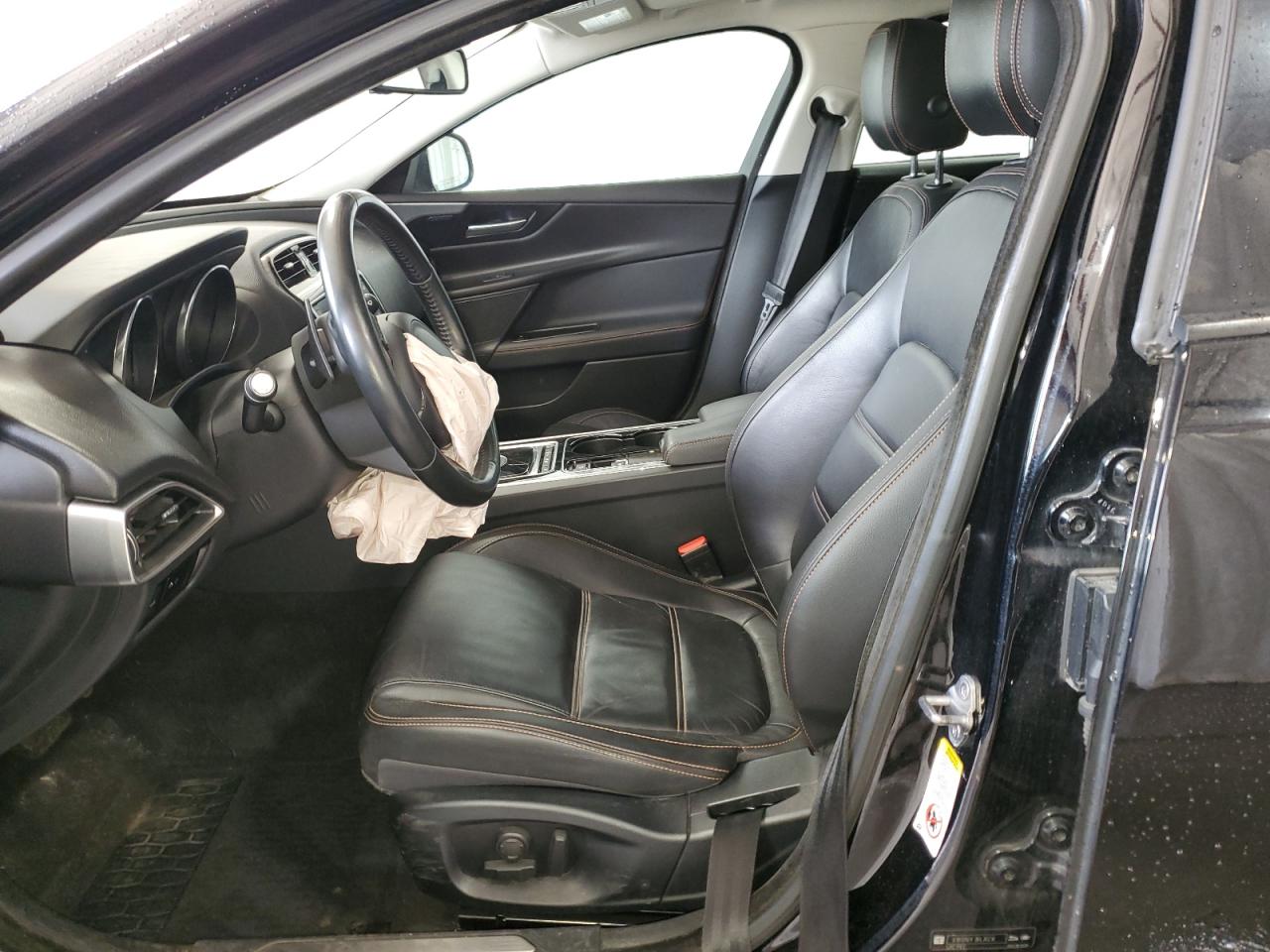 SAJAK4BV6HA971879 2017 Jaguar Xe Prestige