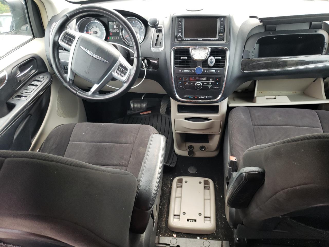 2A4RR5DG6BR702831 2011 Chrysler Town & Country Touring