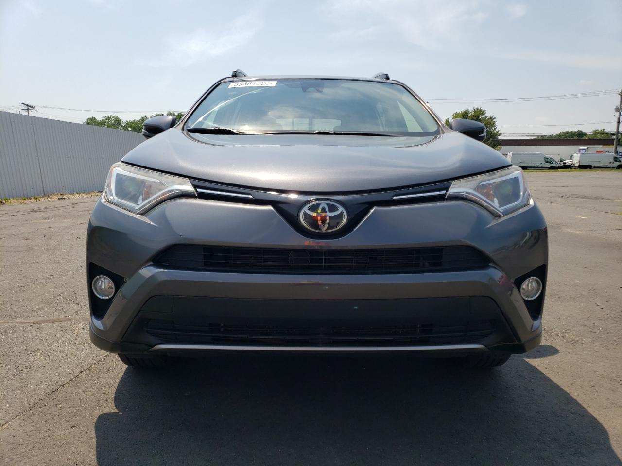 2017 Toyota Rav4 Xle vin: JTMWFREV8HD100806