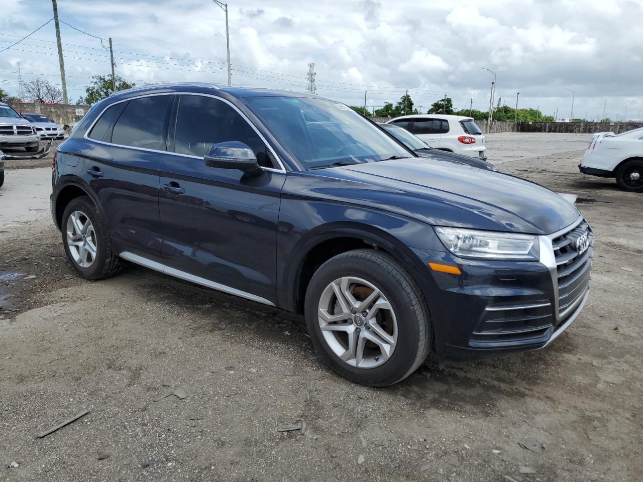 WA1ANAFY8K2042555 2019 Audi Q5 Premium