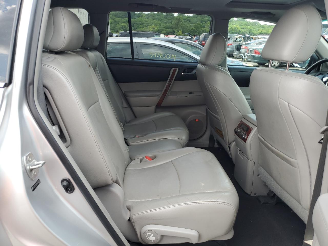 5TDDK3EH0BS060064 2011 Toyota Highlander Limited
