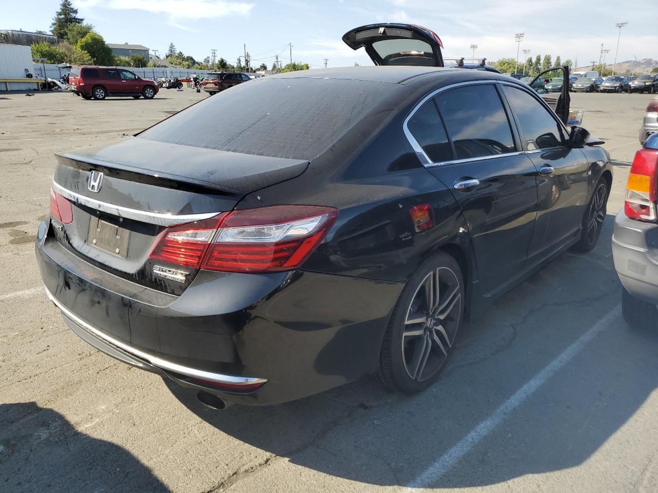 1HGCR2F10HA270982 HONDA ACCORD 2017