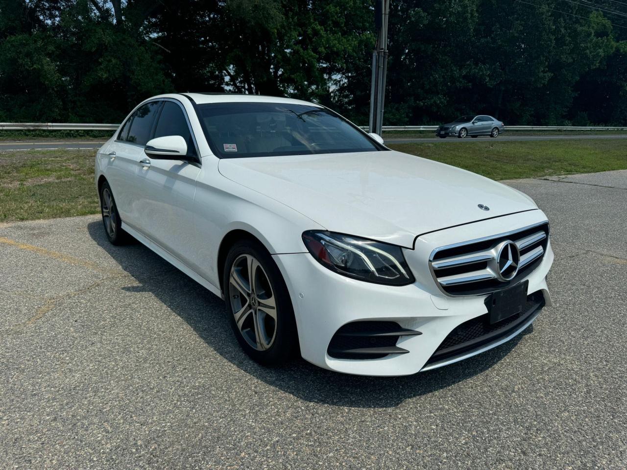 2018 Mercedes-Benz E 300 4Matic vin: WDDZF4KB0JA389221